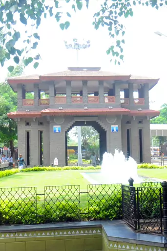 Transforming Lendi Baug